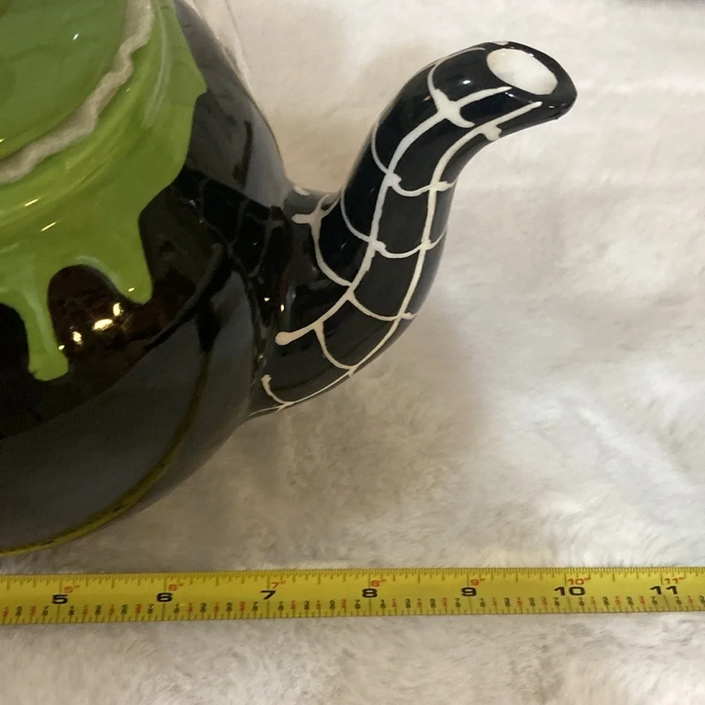 Potter’s Studio Witch’s Feet Teapot